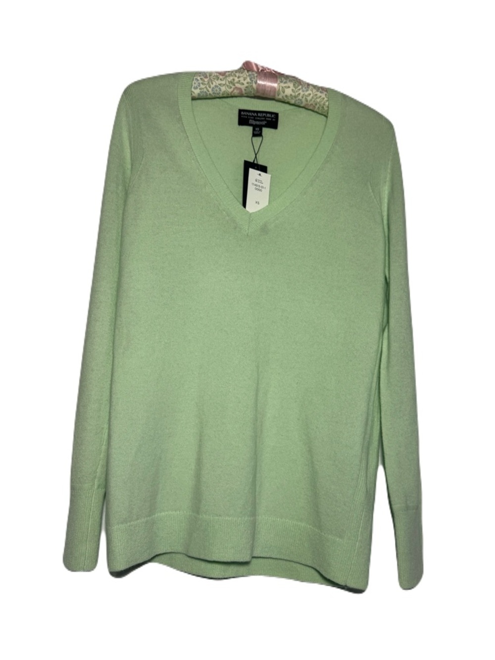Fine Gauge Sea Spray Green V-Neck Wool Blend Pullover Sweater